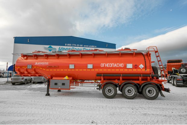 Полуприцеп цистерна для ГСМ (бензовозы) безрамная для вездеходов ППЦ 40К-32-4