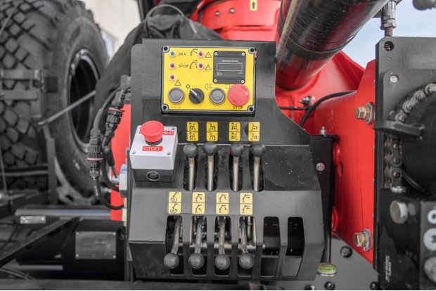 Рычаги управления КМУ и опорами