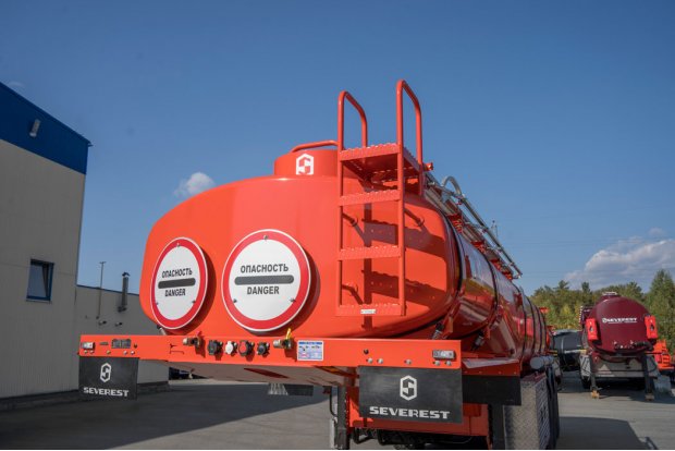 Лестница для подъема на площадку обслуживания цистерны