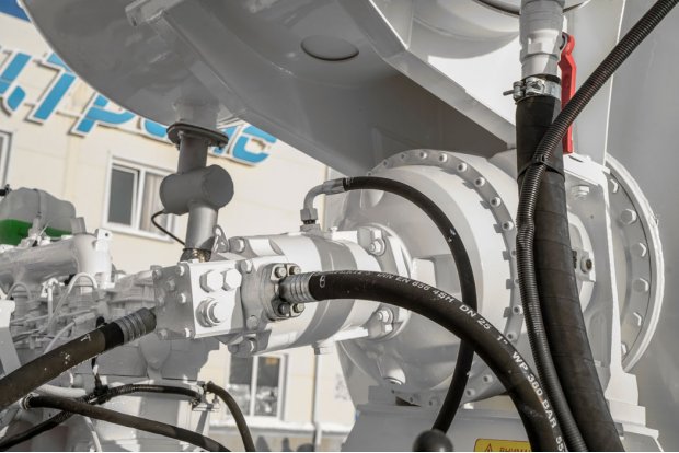 Привод автобетоносмесителя 6АП