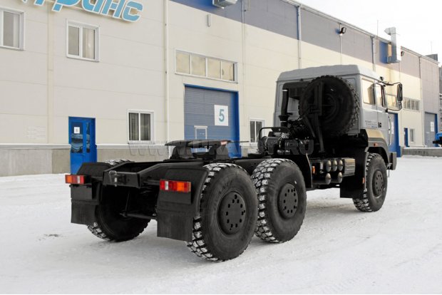 тягач Урал 63704