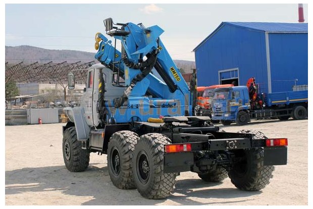 Тягач Урал с КМУ