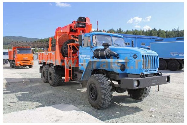 Лесовоз бортовой Урал с KS-1256G-II