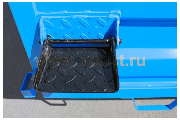 Ступенька для подъема на бортовую платформу полуприцепа УСТ