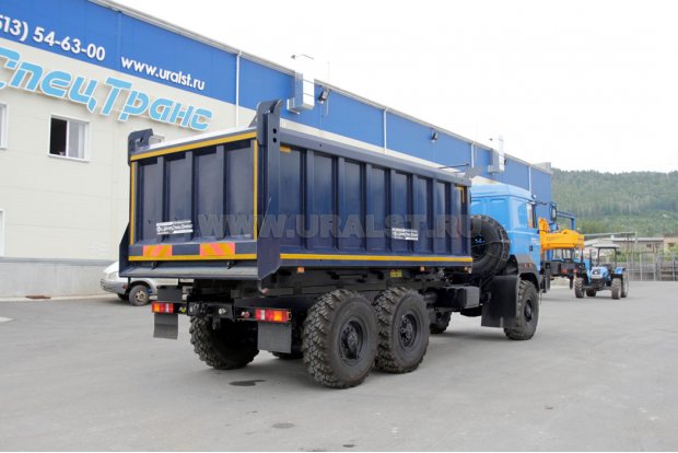 Самосвальный автомобиль Урал 4320-82МА12. Самосвальная навеска 16,6 куб. м
