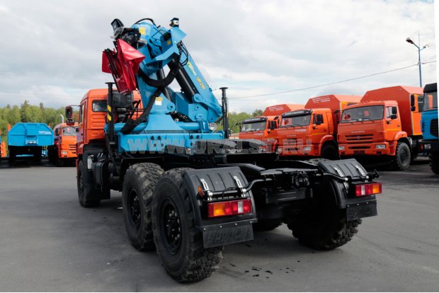 Тягач Камаз 43118-46 с КМУ ИМ-240