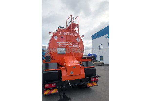 Лестница на площадку обслуживания цистерны