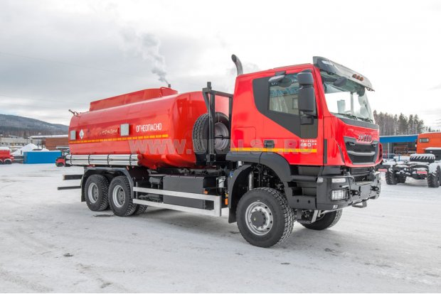 Автотопливозаправщик АТЗ-22-2 УСТ 5453 IVECO-AMT TRAKKER AТ380T45W база 4500