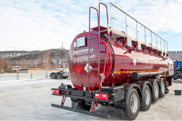 Лестница на площадку обслуживания