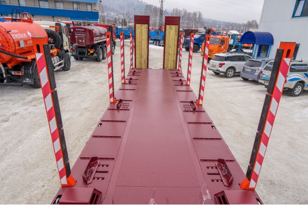 Грузовая платформа полуприцепа