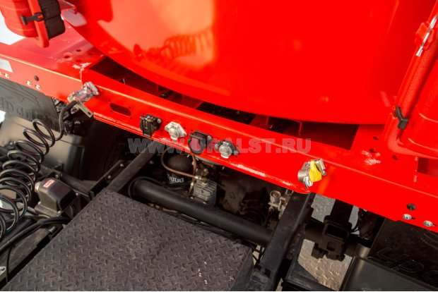 Разъемы для соединения электросистемы и пневмосистемы полуприцепа и тягача