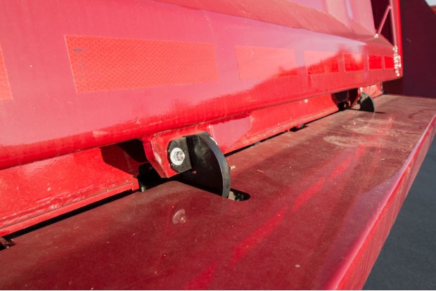 Запорный механизм заднего борта