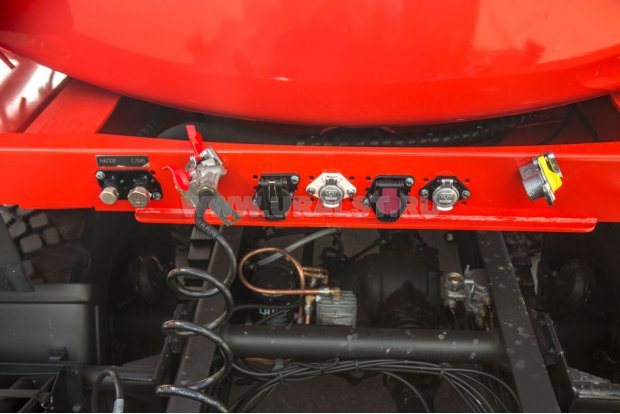 Розетки для подключения пневмосистемы и электросети 24В