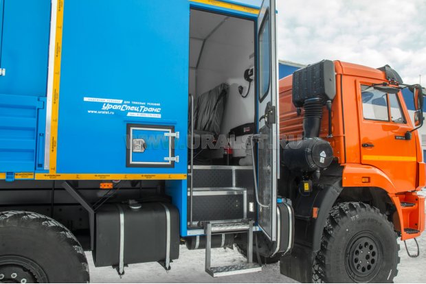 Вход в пассажирский отсек