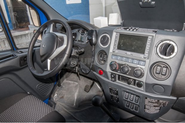 Приборная панель в кабине водителя