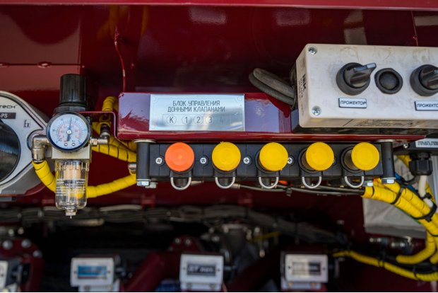 Блок пневмоуправления донными клапанами