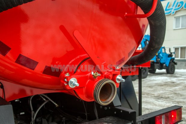 Прицеп-цистерна вакуумная слив