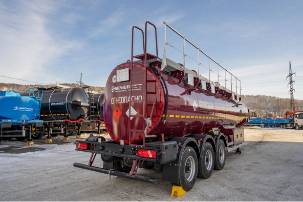 Лестница для подъема на площадку обслуживания