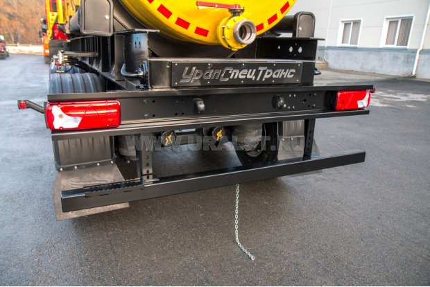 Заднее противоподкатное устройство