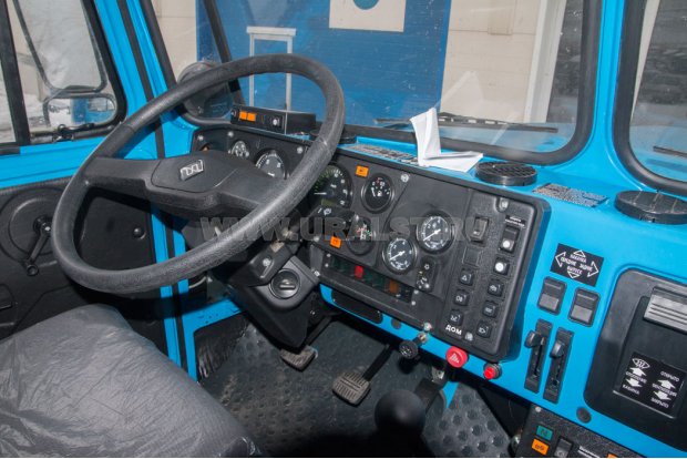 Панель управления в кабине водителя