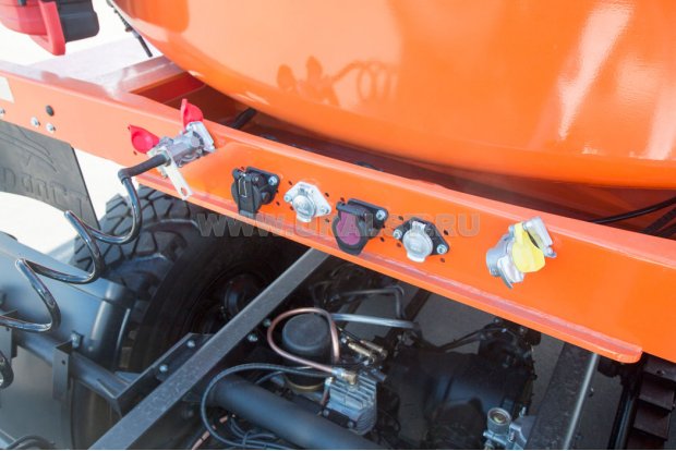 Разъемы для соединения электросистемы и пневмосистемы полуприцепа и тягача