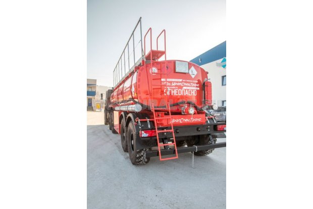 полуприцеп цистерна для нефти