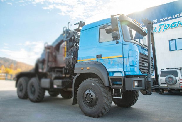 Седельный тягач с КМУ VM10L74