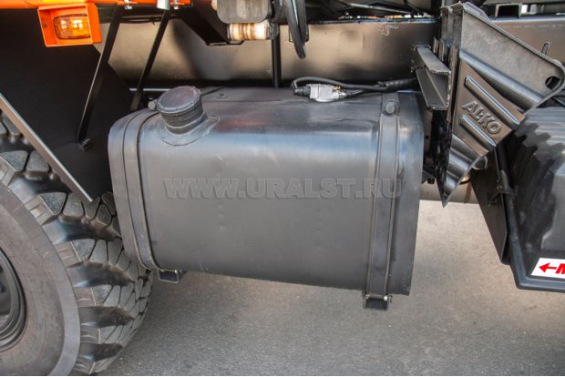 бак Седельный тягач с КМУ VM10L74