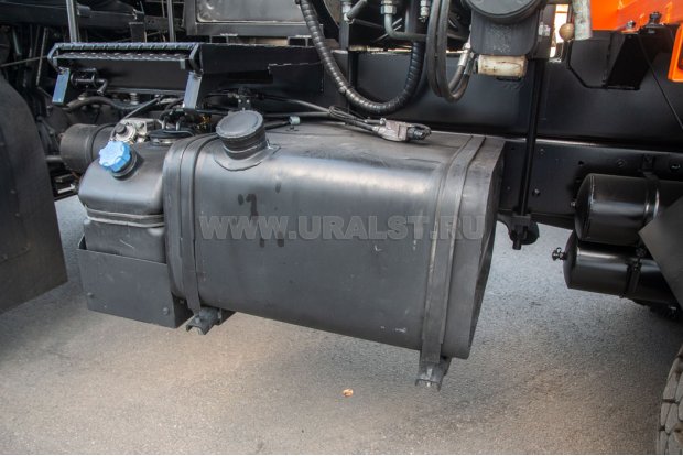 Бак Седельный тягач с КМУ VM10L74