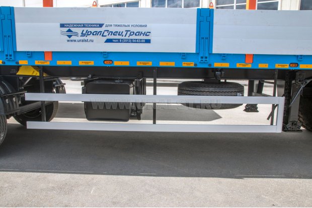 Боковая защита прицепа 