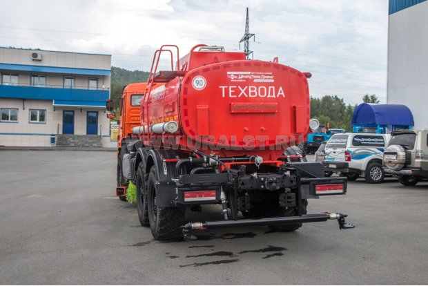 Машина комбинированная уборочная ВМКД-12 (АЦВ-10) Камаз 43118, щетка, поливомоечные рейки