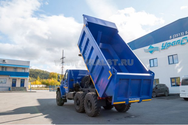 Самосвал Урал 55571 с задней разгрузкой