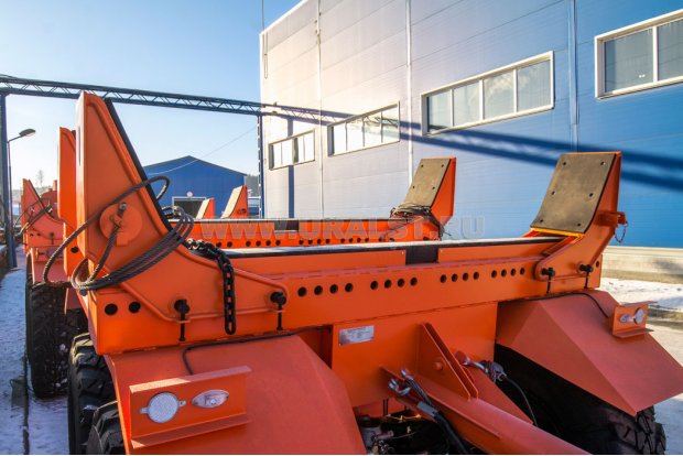 Обрезиненный коник прицепа-роспуска