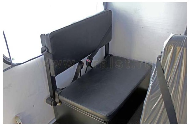 Грузопассажирский автомобиль. Диван-рундук