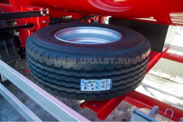 Корзина для запасного колеса, запасное колесо