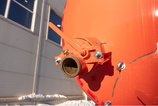 Люк для забора тяжёлых фракций