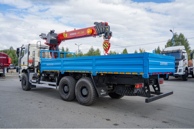 Бортовой автомобиль УСТ 5453 с КМУ ИТ-150 УСТ 5453 FAW 3250 (6Х6), КБ 4800, односкатная ошиновка шины 14R20