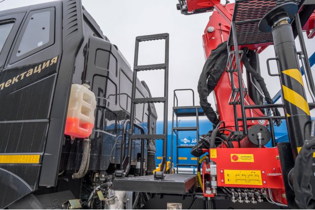 Лестница для подъема на площадку обслуживания