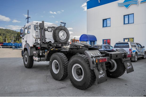 Седельный тягач BEIBEN 2538 (6х6) УСТ 5453, шины 14.00R20 ДОПОГ