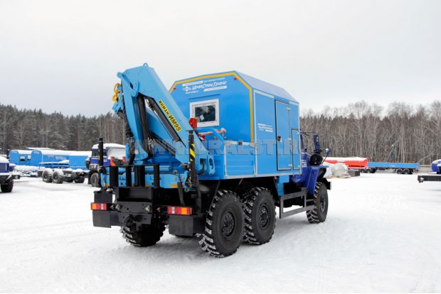 Фургон Урал ПАРМ с краном манипулятором
