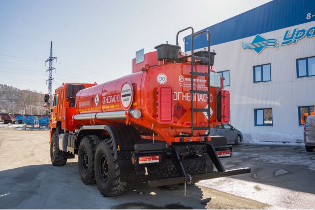 Автотопливозаправщик АТЗ-11Б