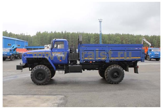 Грузовой бортовой автомобиль Урал 43206