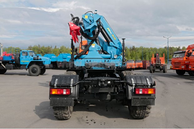 Седельный тягач Камаз 43118-46 с крано-манипуляторной установкой ИМ-240