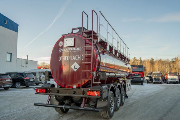 Лестница для подъема на площадку обслуживания