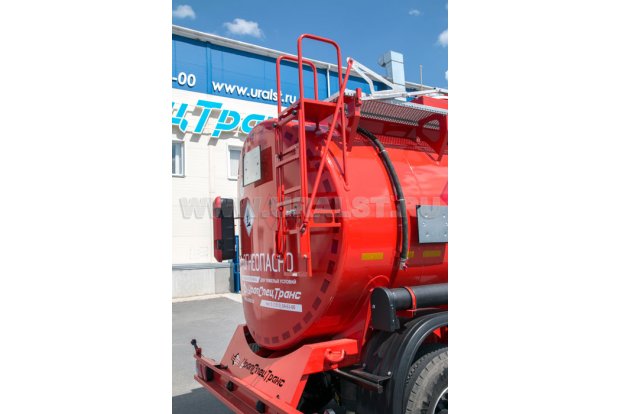 Лестница на площадку обслуживания в транспортном положении