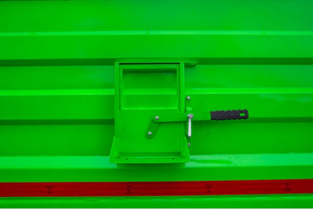 Смотровой люк