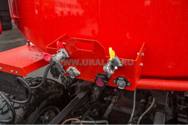 Разъемы для соединения электросистемы и пневмосистемы полуприцепа и тягача