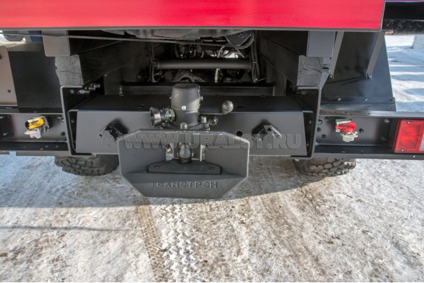 Заднее сцепное устройство