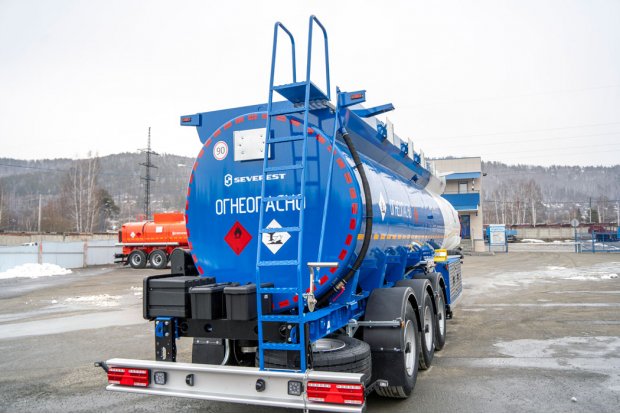 Лестница для подъема на площадку обслуживания