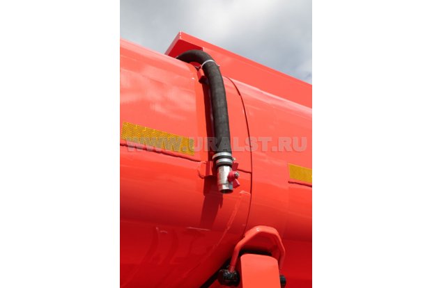 Шланг для слива разлитых нефтепродуктов